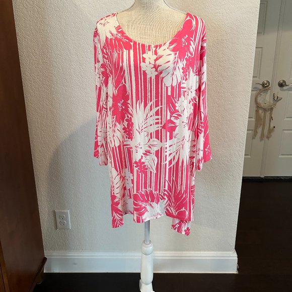 RUBY RD Tropical Print with Shark Bite Hem 2X - Picture 2 of 7